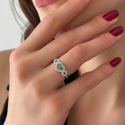 خاتم مرصّع بالألماس مع حجر الزمرد 0.38 قيراط - 2