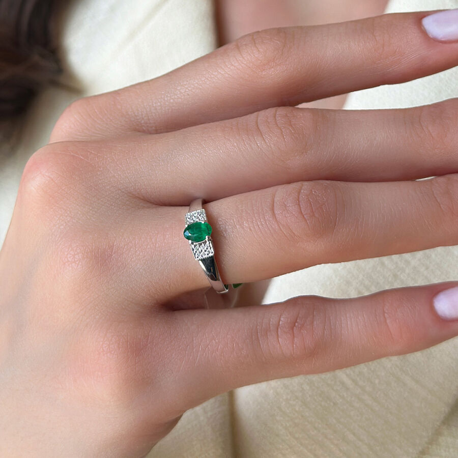 0.54 Carat Emerald Diamond Ring - 2