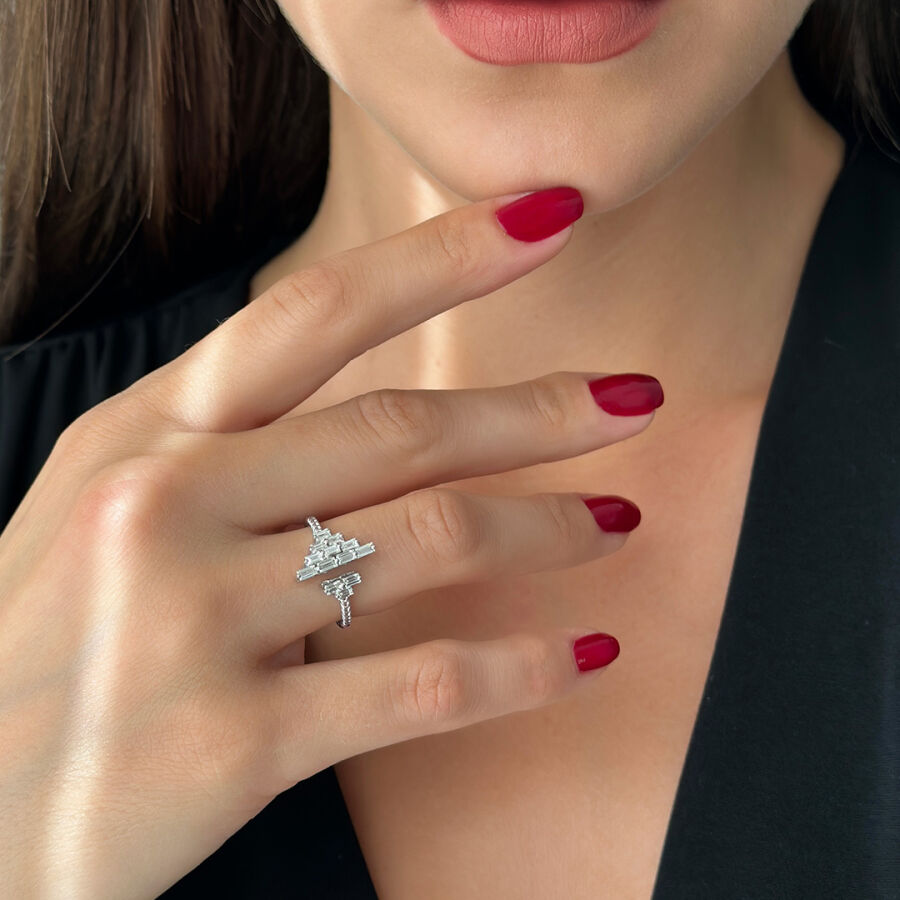 0.61 Carat Baguette Diamond Ring - 2