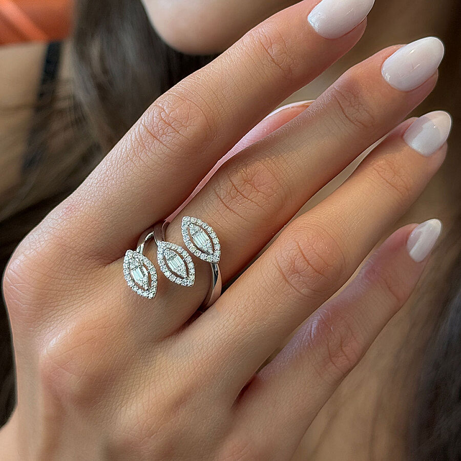 0.64 Carat Baguette Diamond Ring - 2