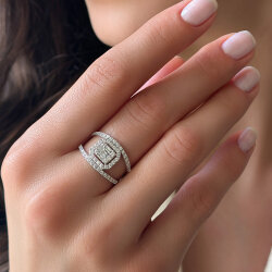 0.73 Carat Baguette Diamond Ring - 2