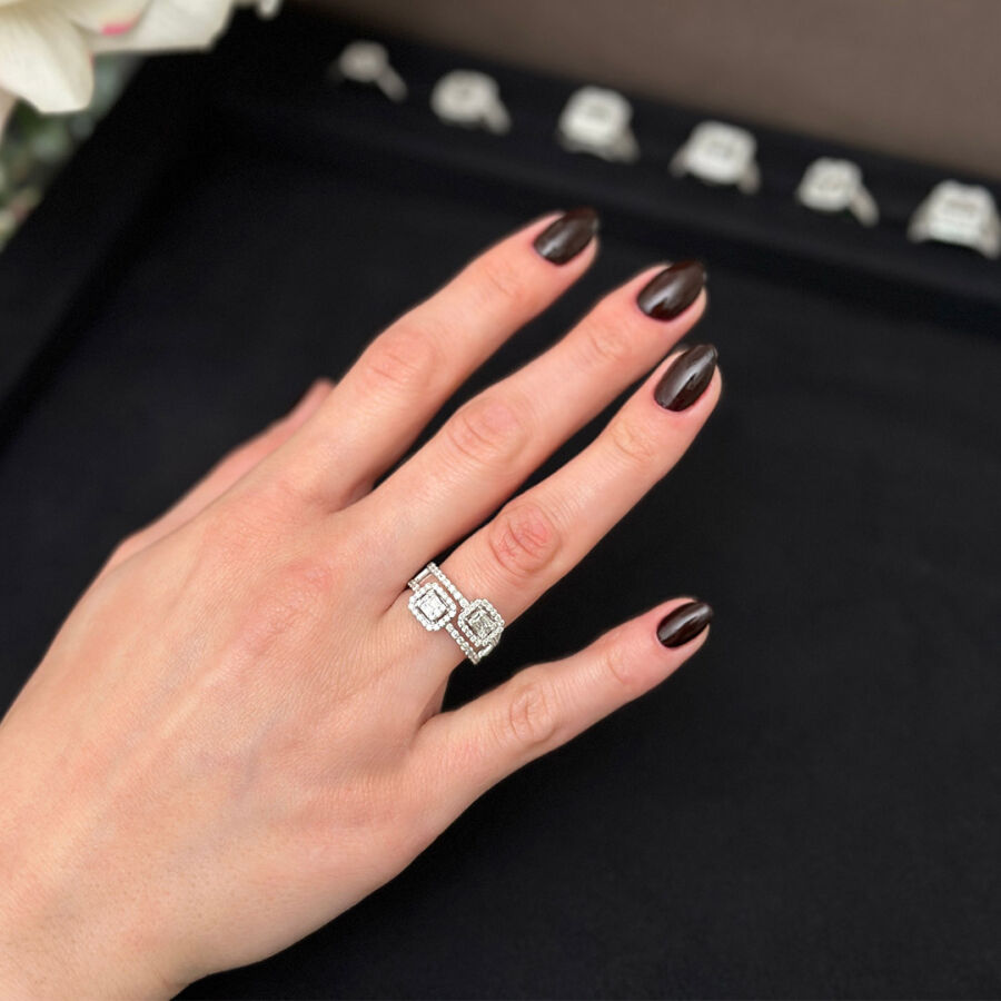 0.75 Carat Twins Baguette Diamond Ring - 2