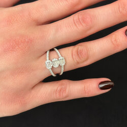 خاتم توين مرصّع بألماس الباغيت 0.77 قيراط - Zen Diamond