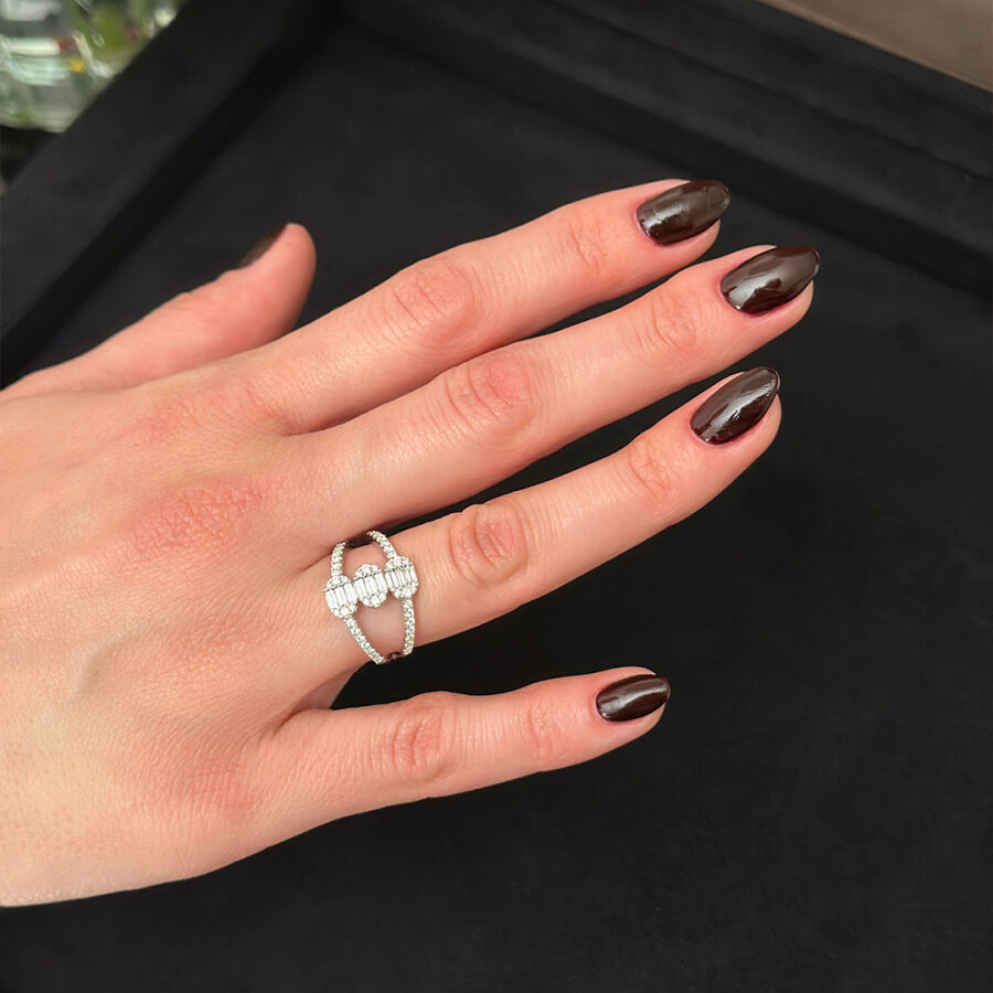 0.77 Carat Twin Baguette Diamond Ring - 2