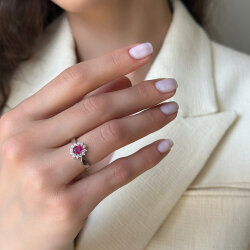 خاتم مرصّع بالألماس مع حجر الياقوت 0.81 قيراط - 2