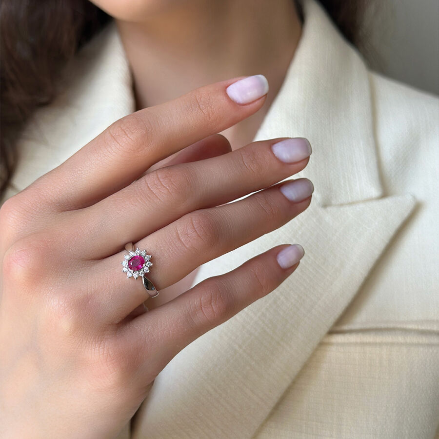 خاتم مرصّع بالألماس مع حجر الياقوت 0.81 قيراط - 2