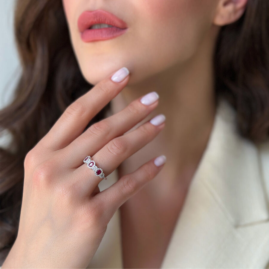 خاتم مرصّع بالألماس مع حجر الياقوت 0.87 قيراط - 2