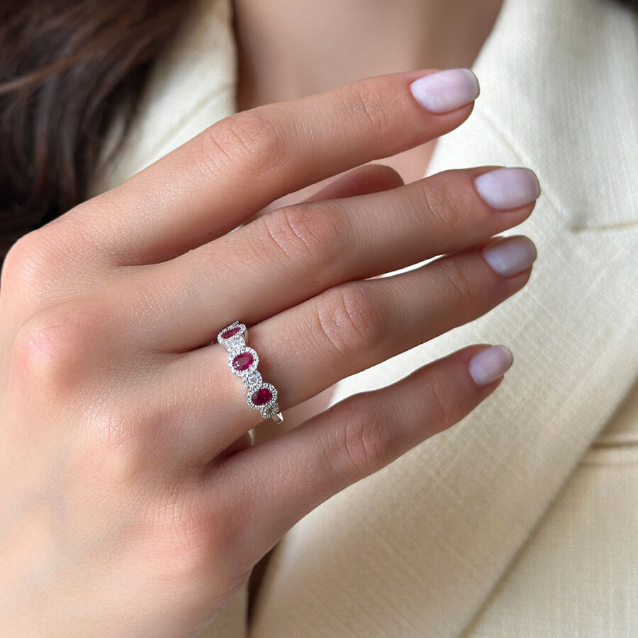 خاتم مرصّع بالألماس مع حجر الياقوت 0.87 قيراط - 1