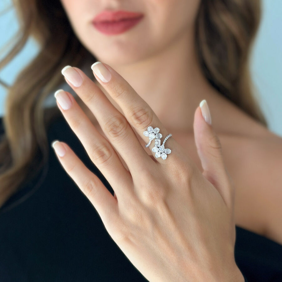 0.95 Carat Baguette Diamond Ring - 3