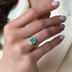 0.97 Carat Emerald Diamond Ring - 2