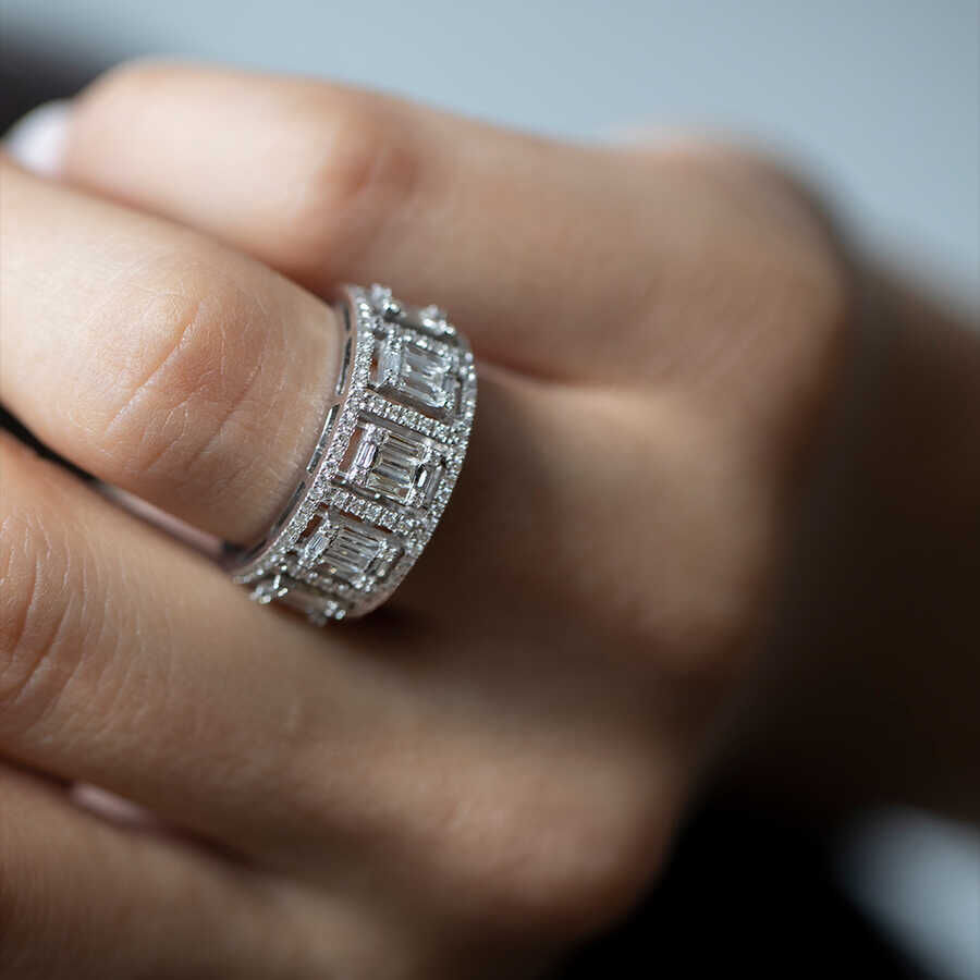 1.08 ct.Baguette Diamond Ring - 4