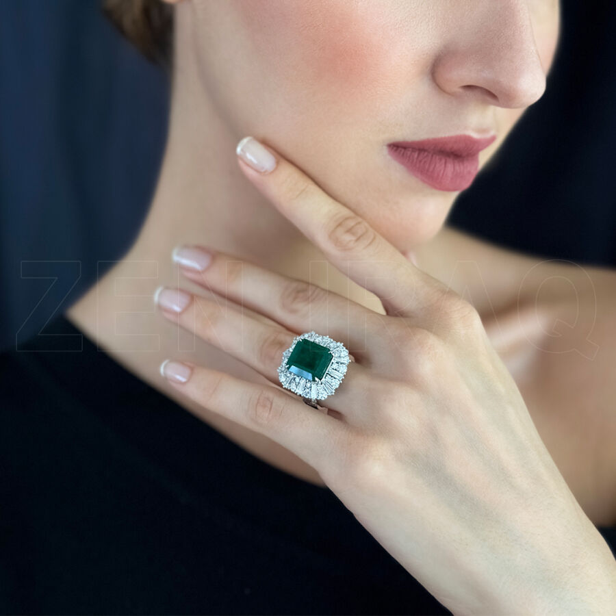 11.80 ct.Emerald Diamond Ring - 2