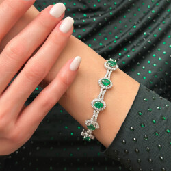 12.78 ct.Emerald Diamond Bracelet - 1