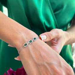 1.28 ct.Emerald Diamond Bracelet - 1