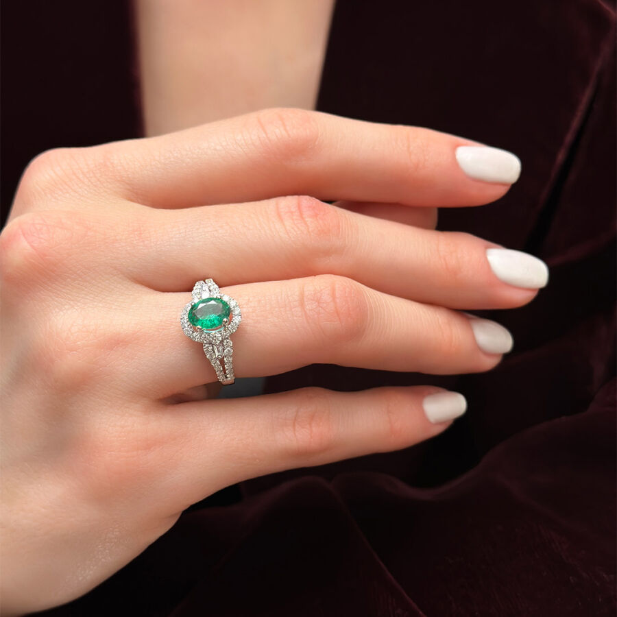 1.55 Carat Emerald Diamond Ring - 3