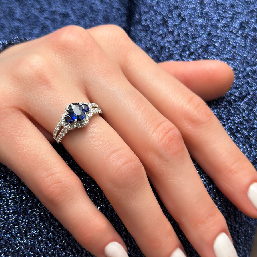 خاتم مرصّع بالألماس مع حجر الزفير 1.70 قيراط - 1