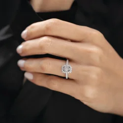 0.94 Carat Baguette Diamond Ring - 1