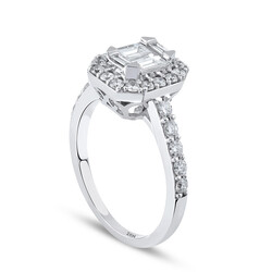 0.94 Carat Baguette Diamond Ring - 4