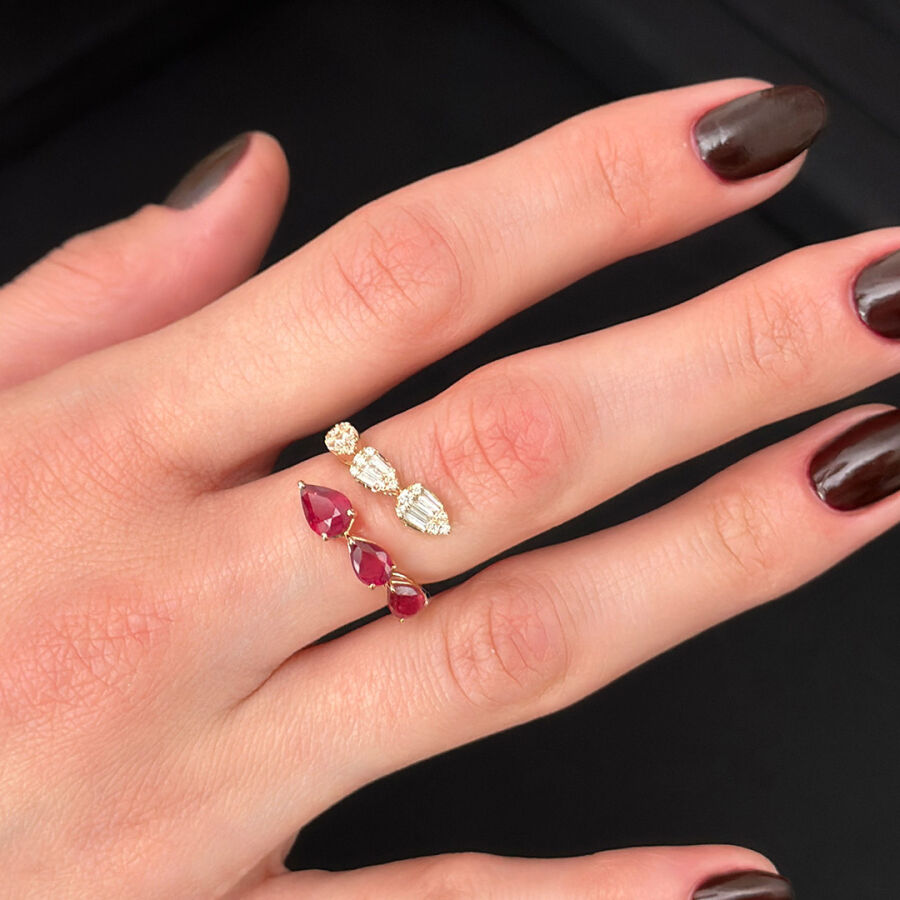 خاتم مرصّع بالألماس مع حجر الياقوت 2.08 قيراط - 2