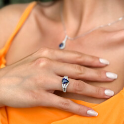 2.36 ct.Sapphire Diamond Ring - 3