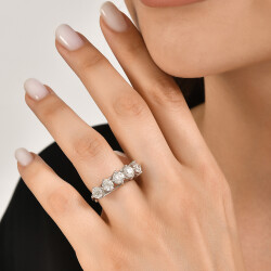 2.50 ct.Fivestone Diamond Ring - 3