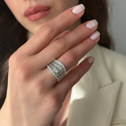 خاتم مرصّع بألماس الباغيت 2.86 قيراط - Zen Diamond