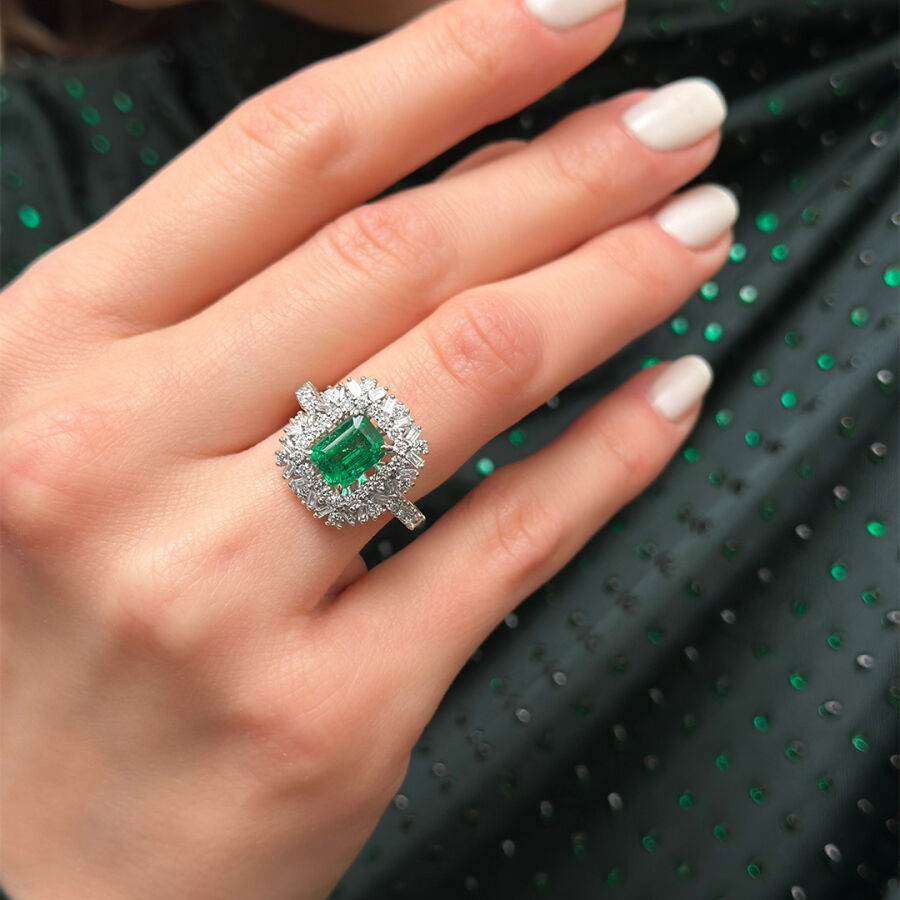2.90 Carat Emerald Diamond Ring - 2