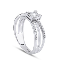 0.39 Carat Baguette Diamond Ring - 3
