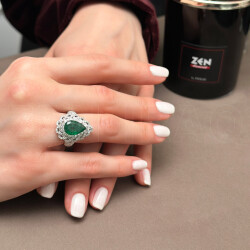 4.43 ct.Emerald Diamond Ring - 3