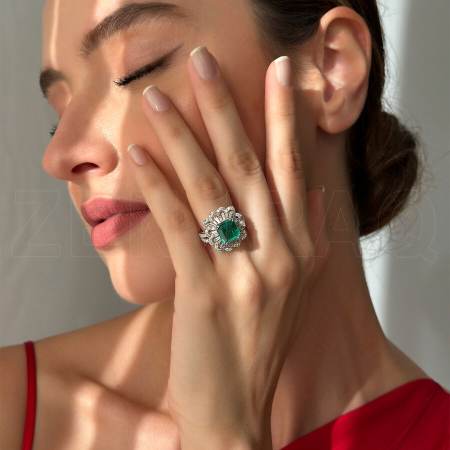 5.04 ct.Emerald Diamond Ring - 2