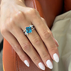 5.27 ct.Blue Topaz Diamond Ring - 2