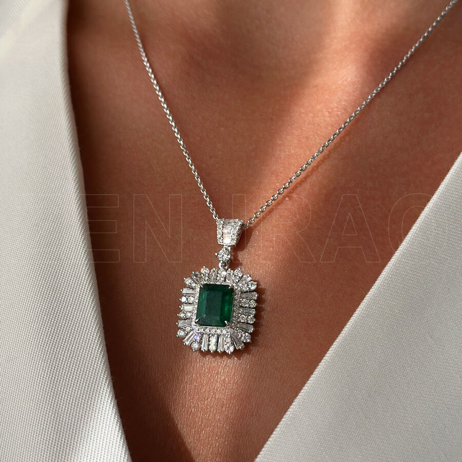 5.31 ct.Emerald Diamond Pendant - 2