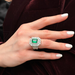 5.39 ct.Emerald Diamond Ring - 3