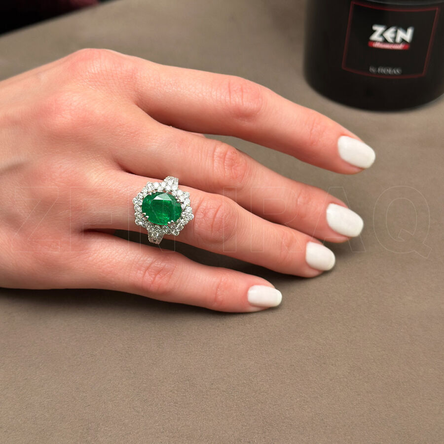 5.76 ct.Emerald Diamond Ring - 3