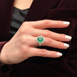 5.76 ct.Emerald Diamond Ring - 4