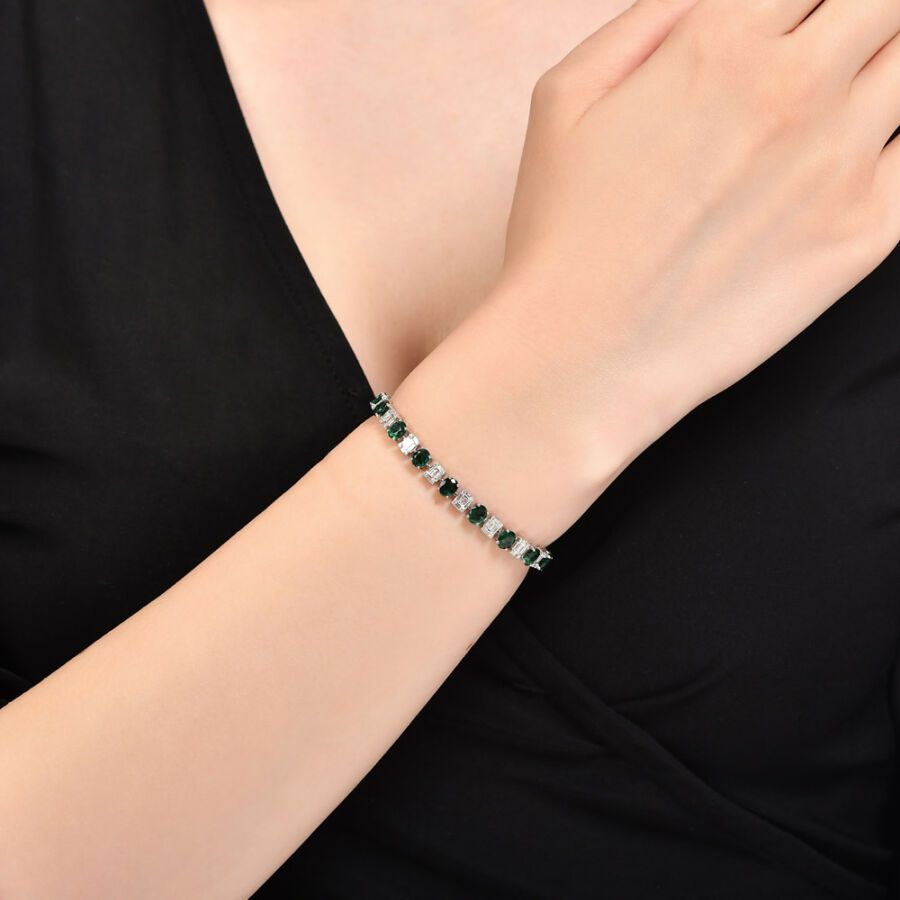 7.12 ct.Emerald Diamond Bracelet - 2