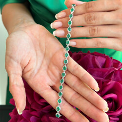 7.68 ct.Emerald Diamond Bracelet - 1