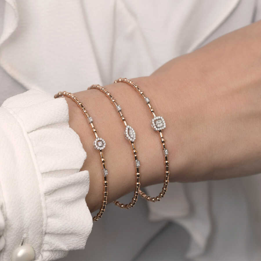 Shop Elia Hug Diamond Bracelet Online | CaratLane US