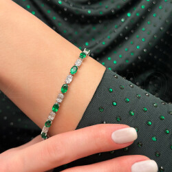 7.99 ct.Emerald Diamond Bracelet - 2