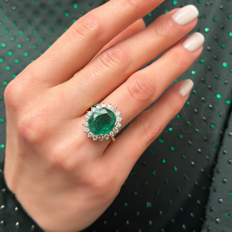 7.99 ct.Emerald Diamond Ring - 1